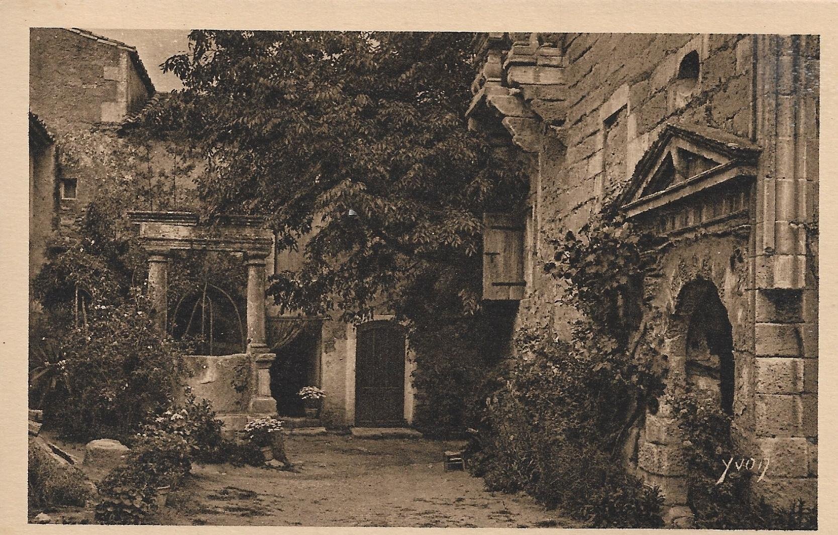 /France/FR_place_1903-1938_Saint-Remy (B.-du-R.). Interieur de Ferme.jpg